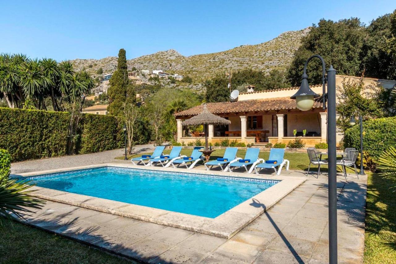Holiday home Charming 3 Bedroomn With Pool In By Renthousing